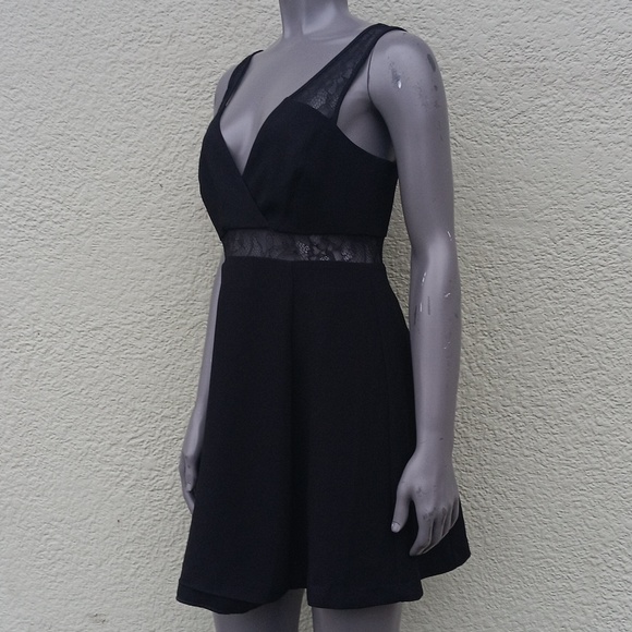 BCBGENERATION LADIES BLACK SLEEVELESS V NECK MINI SKIRT W/ LACED TRIM (VIETNAM) - Picture 9 of 17